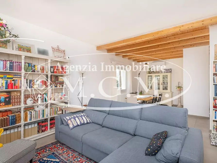 Immagine 13 di Villa in vendita  a Bientina