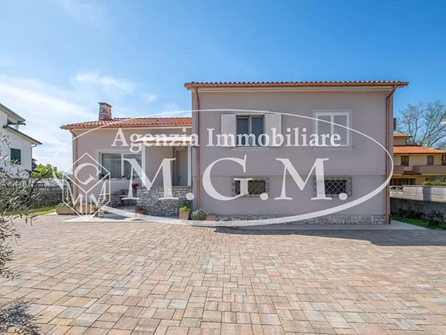 Immagine 56 di Villa in vendita  a Bientina