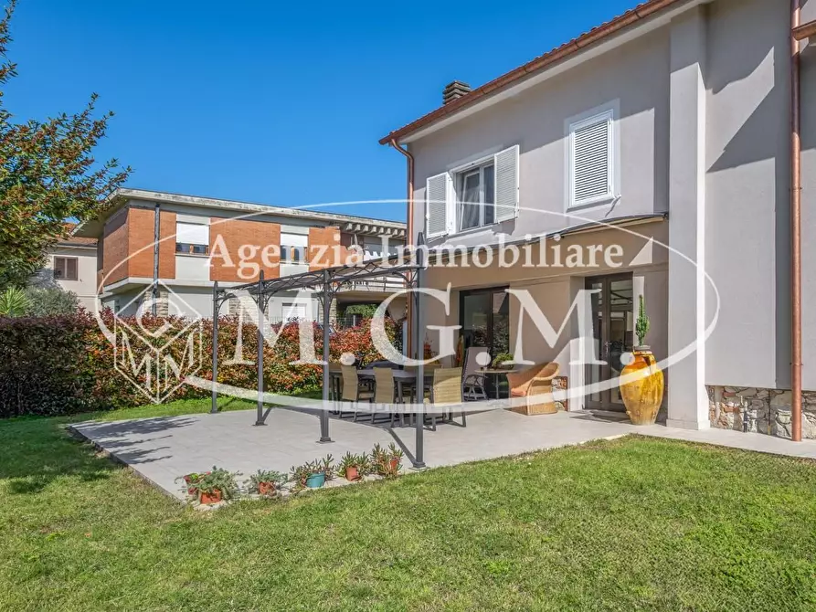 Immagine 47 di Villa in vendita  a Bientina