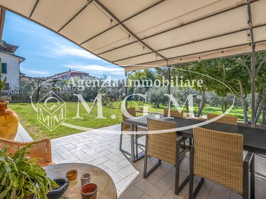 Immagine 43 di Villa in vendita  a Bientina