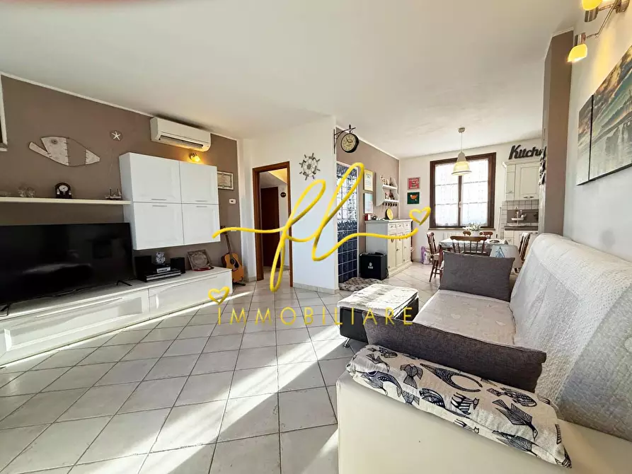 Immagine 2 di Appartamento in vendita  a Cecina