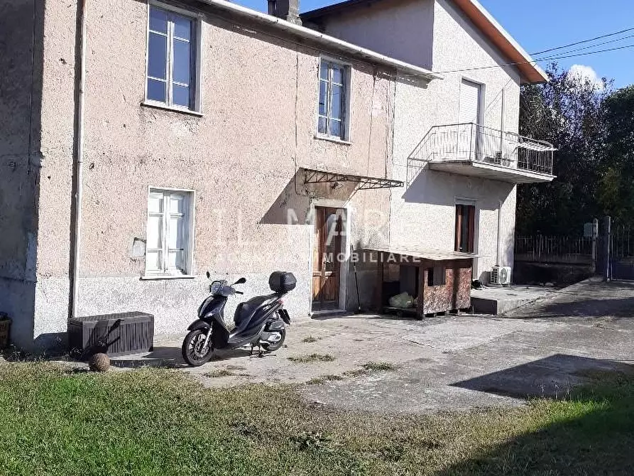 Immagine 12 di Casa colonica in vendita  a Massa