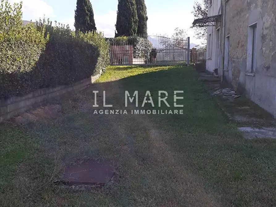 Immagine 6 di Casa colonica in vendita  a Massa