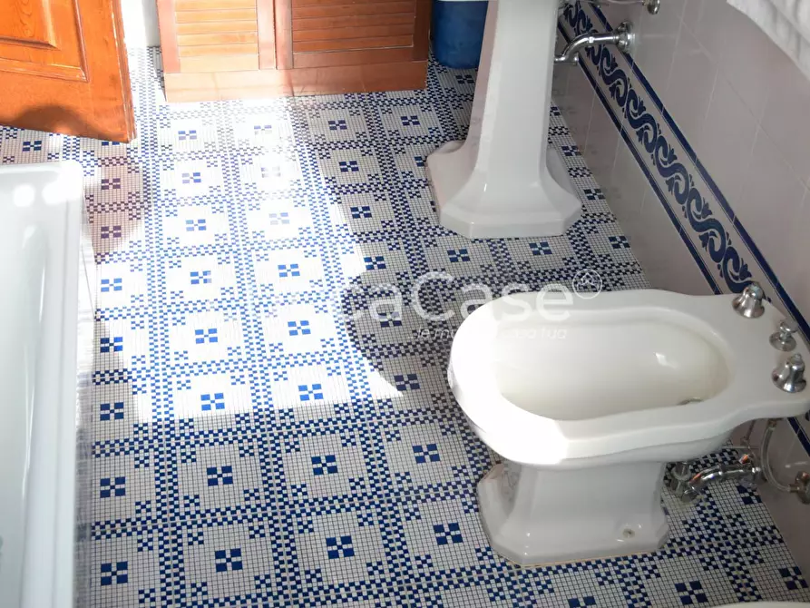 Immagine 5 di Villa in vendita  a Capannori