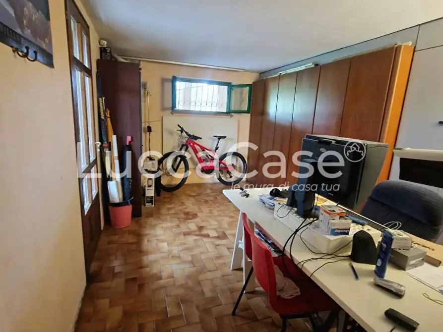 Immagine 40 di Villa in vendita  a Capannori