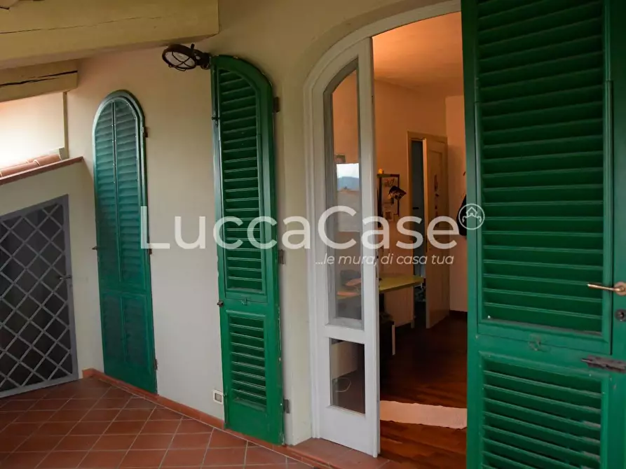 Immagine 9 di Villa in vendita  a Capannori