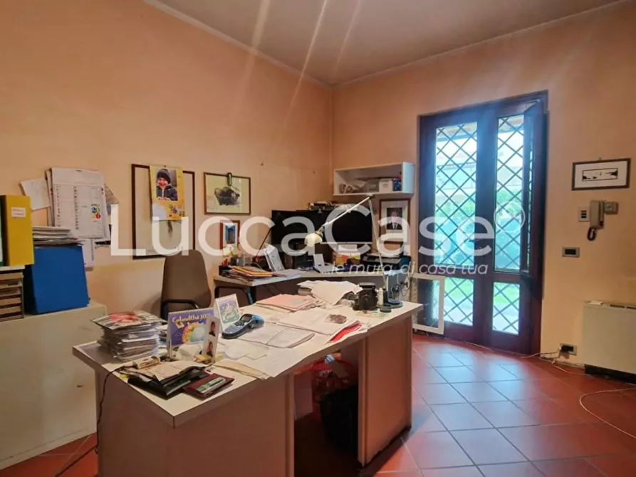 Immagine 41 di Villa in vendita  a Capannori