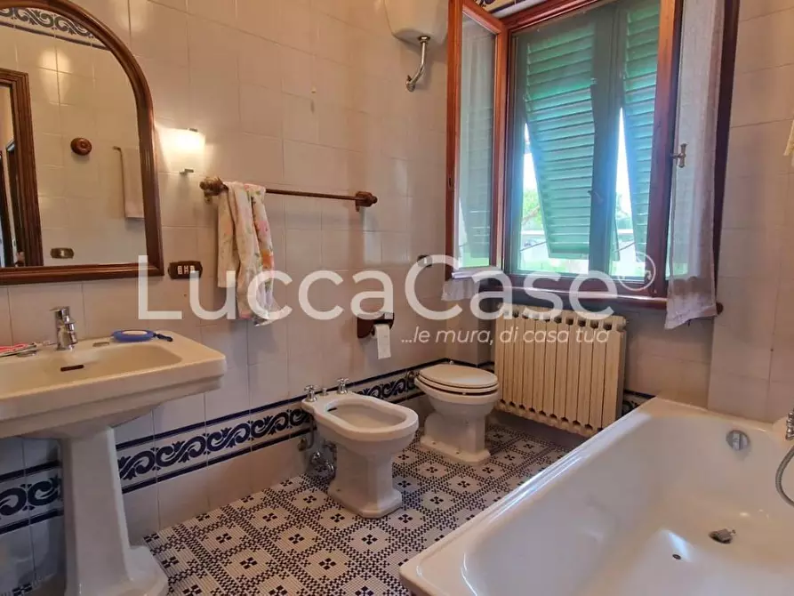 Immagine 27 di Villa in vendita  a Capannori