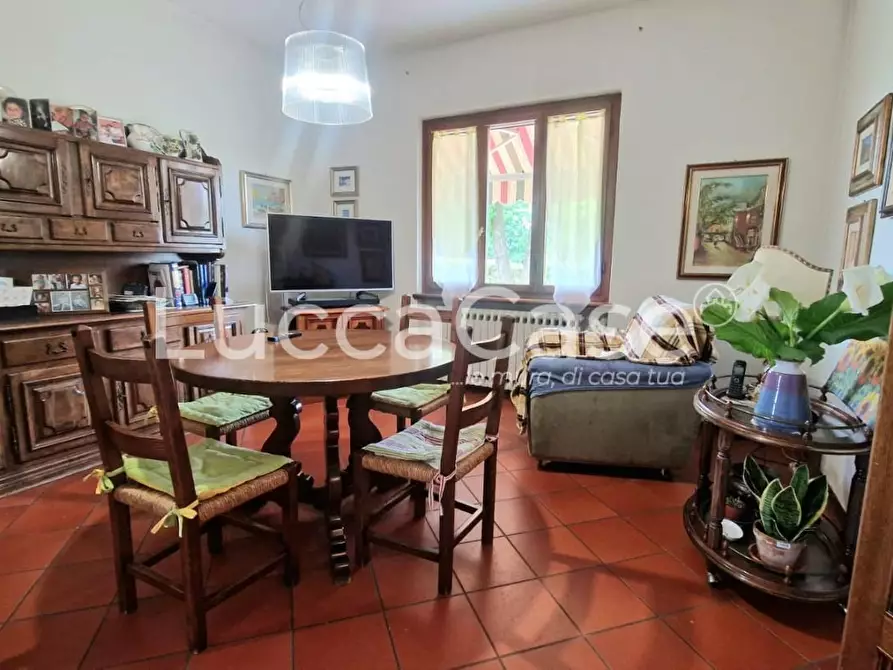 Immagine 39 di Villa in vendita  a Capannori