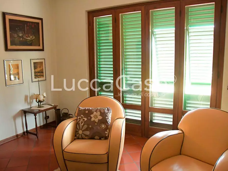 Immagine 3 di Villa in vendita  a Capannori
