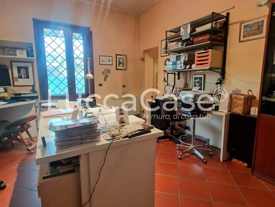 Immagine 42 di Villa in vendita  a Capannori