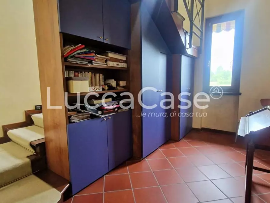 Immagine 10 di Villa in vendita  a Capannori