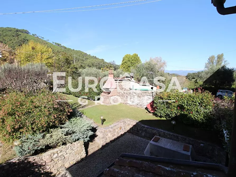 Immagine 5 di Villa in vendita  a Capannori