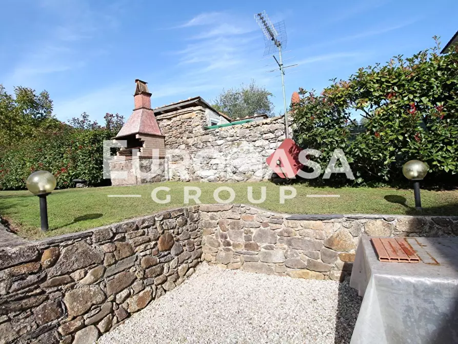 Immagine 1 di Villa in vendita  a Capannori