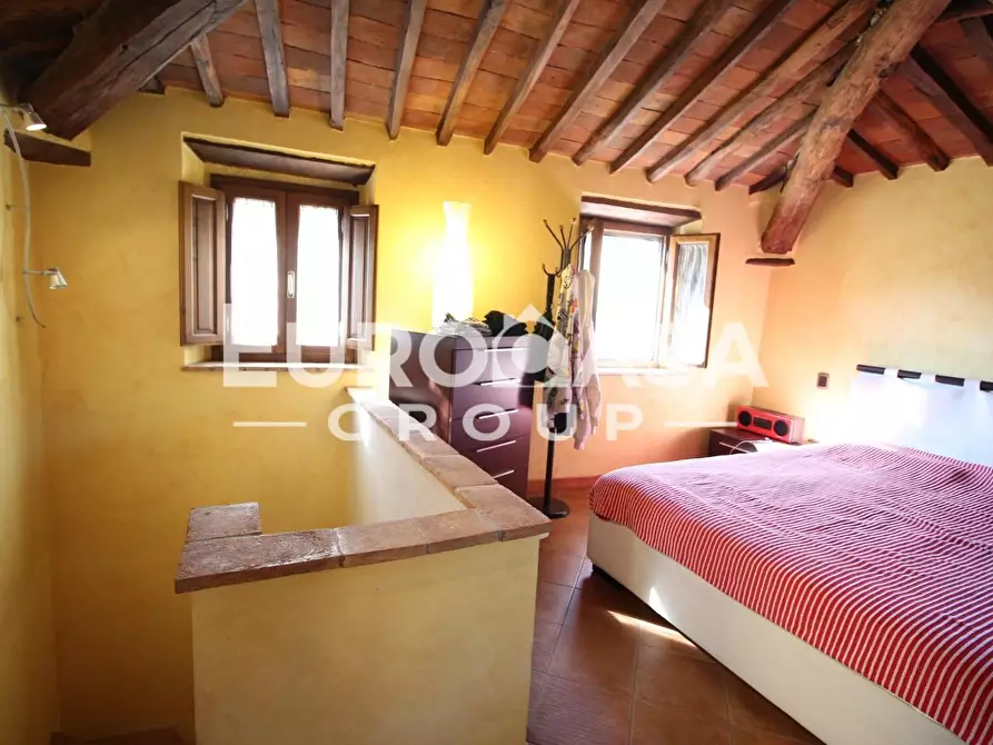 Immagine 25 di Villa in vendita  a Capannori