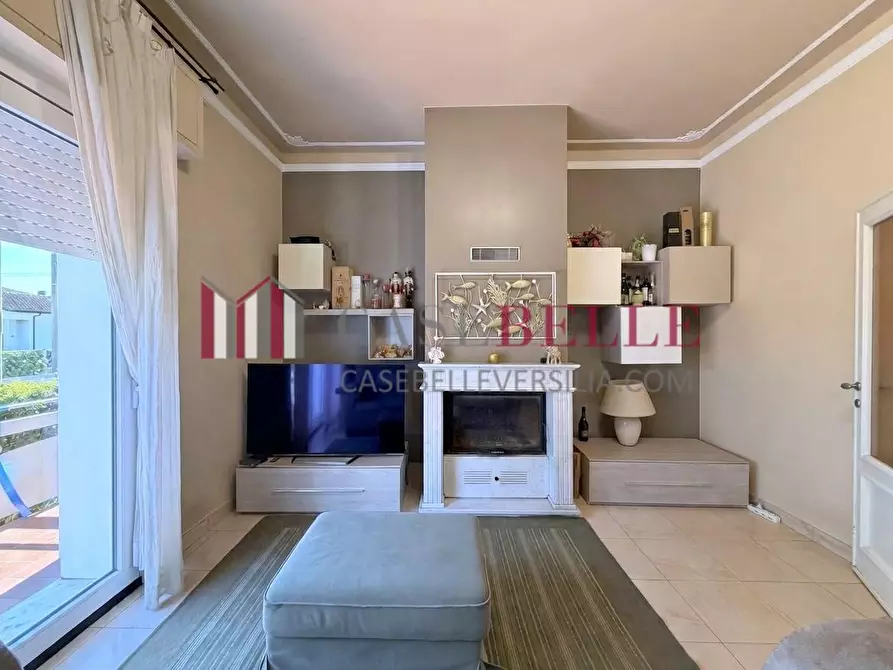 Immagine 1 di Casa indipendente in vendita  a Viareggio