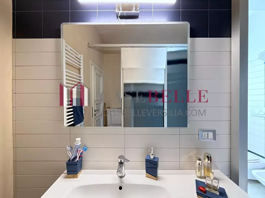 Immagine 28 di Casa indipendente in vendita  a Viareggio