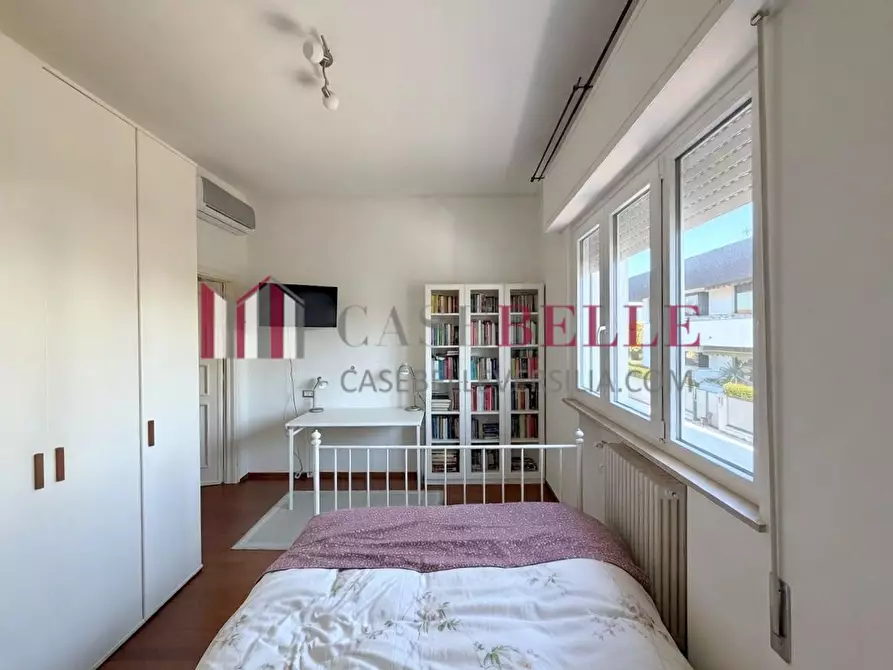 Immagine 35 di Casa indipendente in vendita  a Viareggio