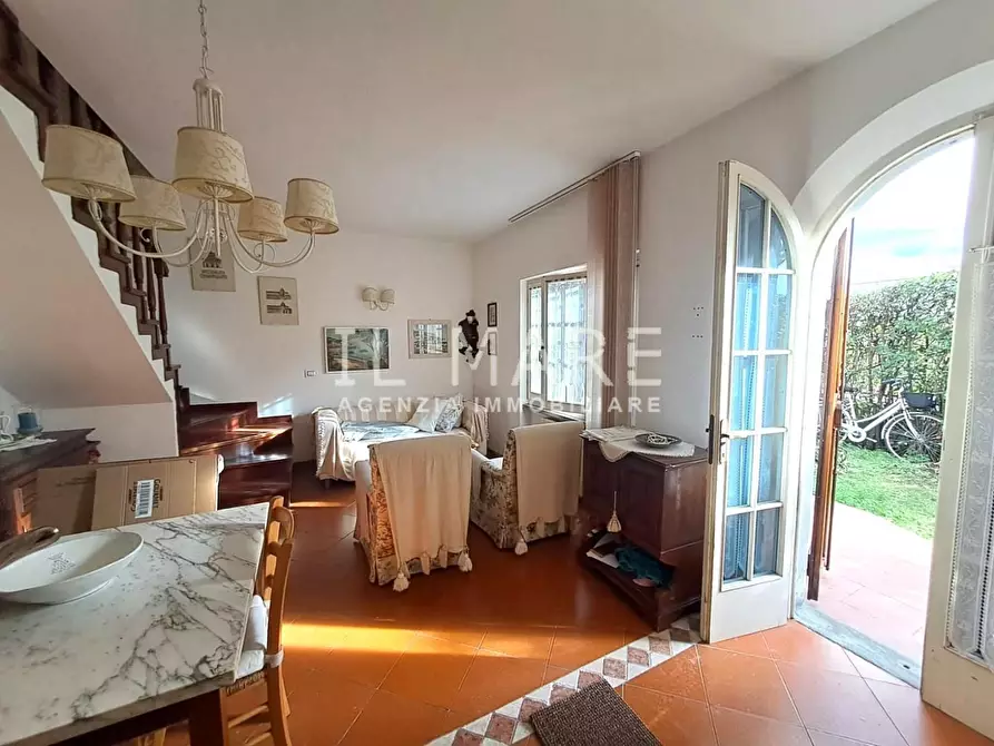 Immagine 4 di Villetta a schiera in vendita  a Massa