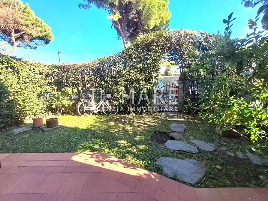 Immagine 26 di Villetta a schiera in vendita  a Massa