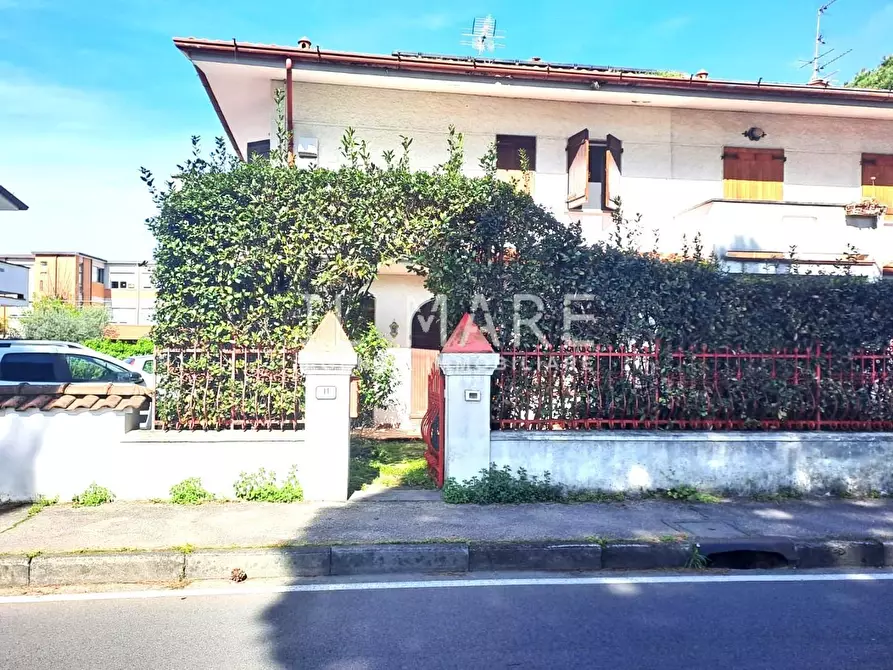 Immagine 2 di Villetta a schiera in vendita  a Massa