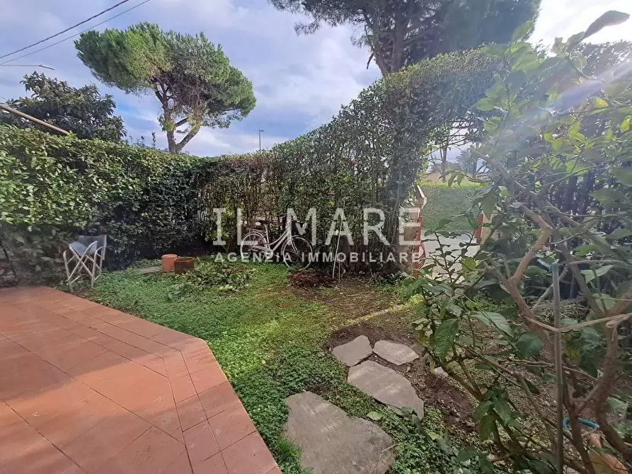 Immagine 24 di Villetta a schiera in vendita  a Massa