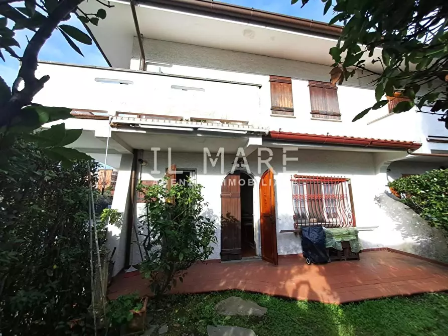 Immagine 27 di Villetta a schiera in vendita  a Massa