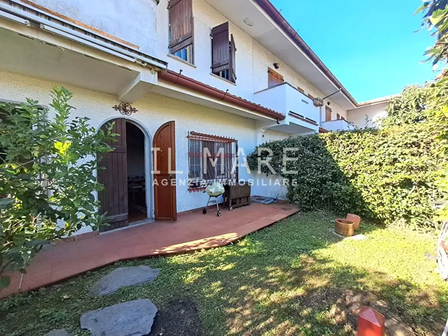 Immagine 29 di Villetta a schiera in vendita  a Massa