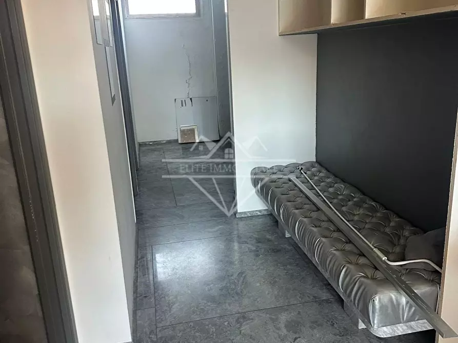 Immagine 7 di Locale commerciale in vendita  a Carrara