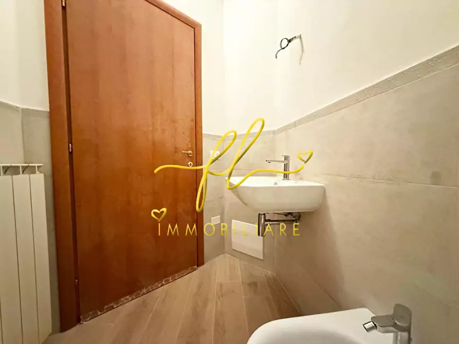 Immagine 20 di Appartamento in vendita  a Cecina