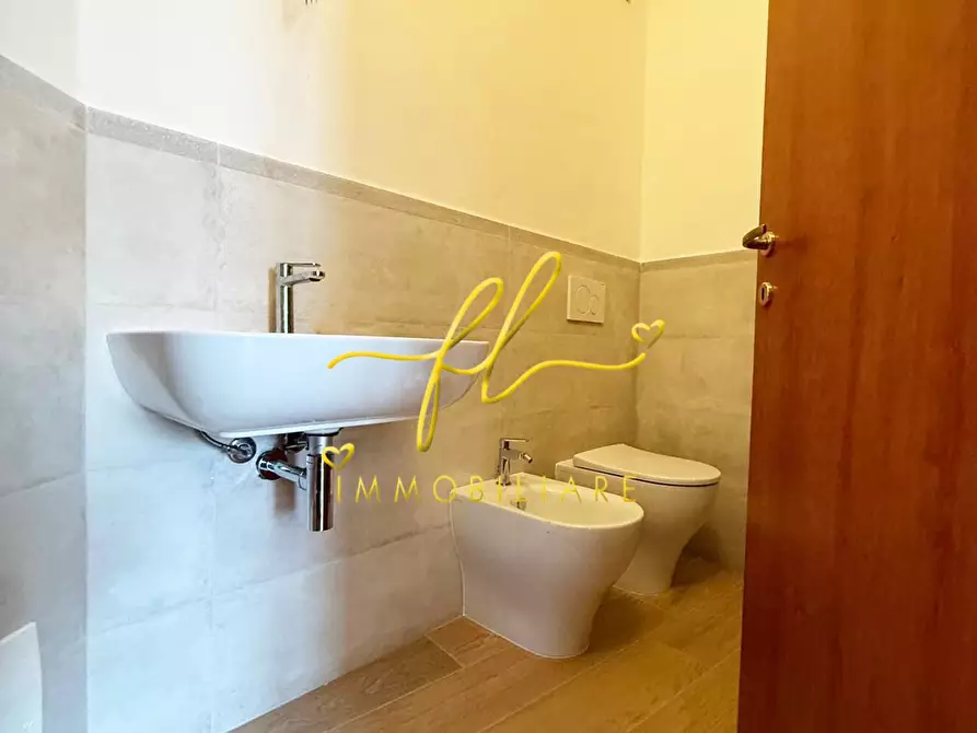 Immagine 19 di Appartamento in vendita  a Cecina