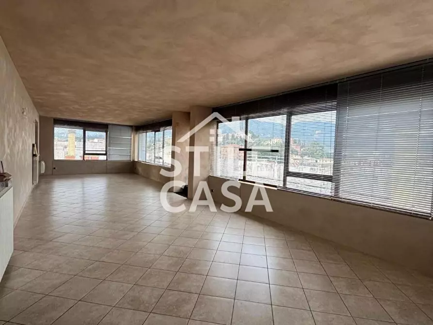 Immagine 1 di Magazzino in vendita  a Pescia