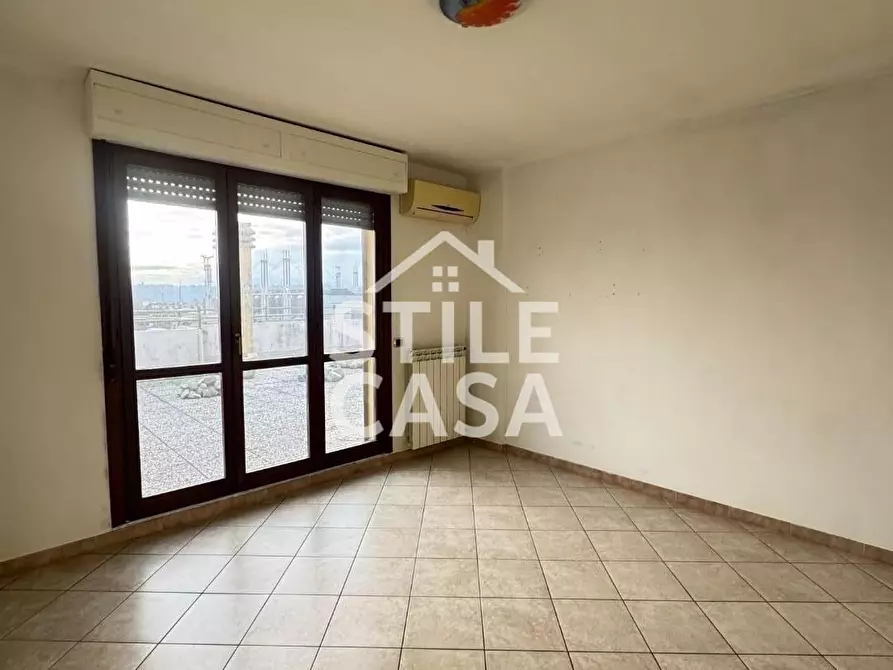 Immagine 9 di Magazzino in vendita  a Pescia