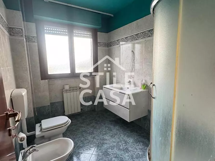 Immagine 10 di Magazzino in vendita  a Pescia