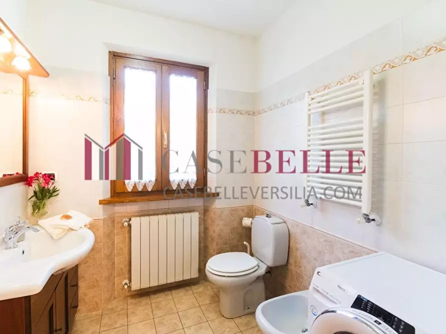 Immagine 13 di Casa indipendente in vendita  a Camaiore