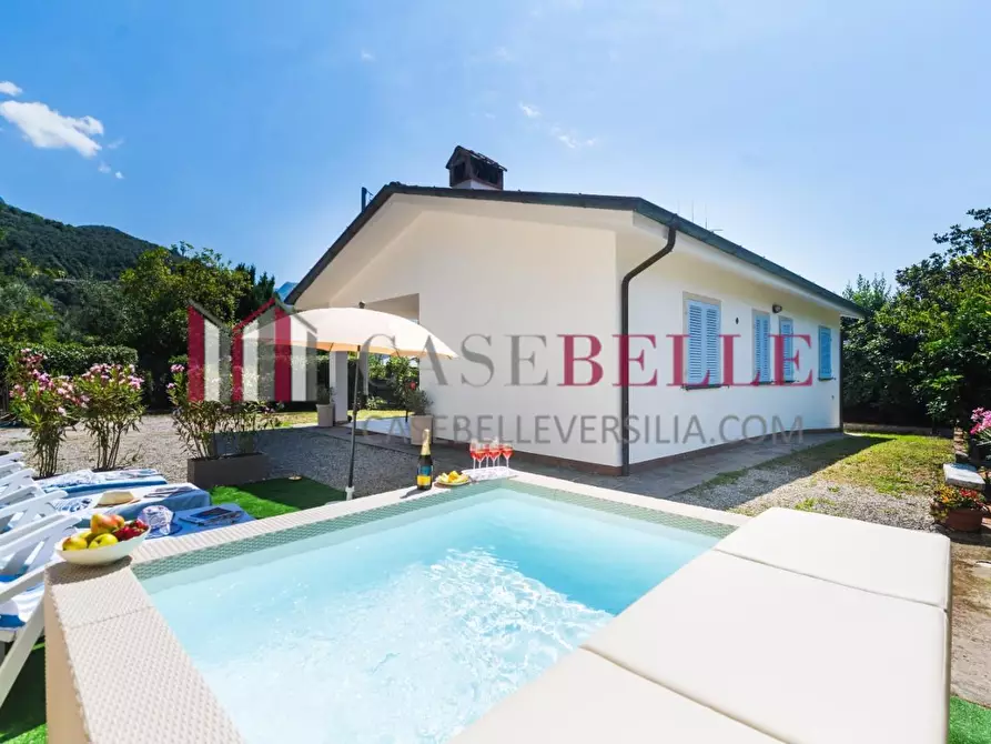 Immagine 1 di Casa indipendente in vendita  a Camaiore