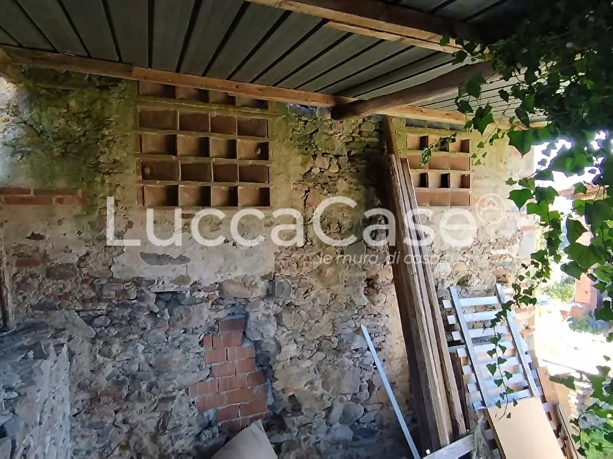 Immagine 10 di Rustico / casale in vendita  a Capannori