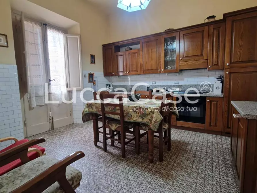 Immagine 11 di Villa in vendita  a Lucca