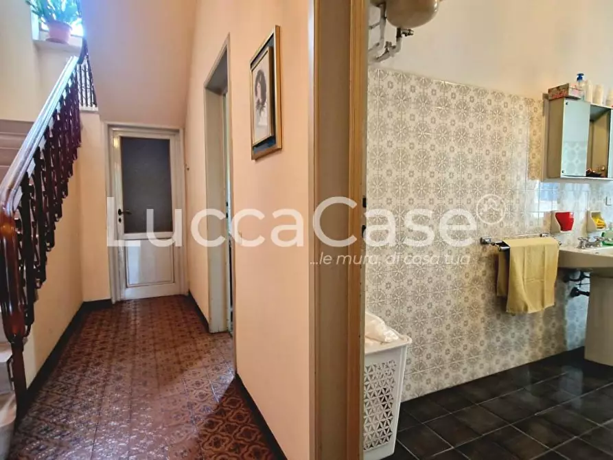 Immagine 10 di Villa in vendita  a Lucca