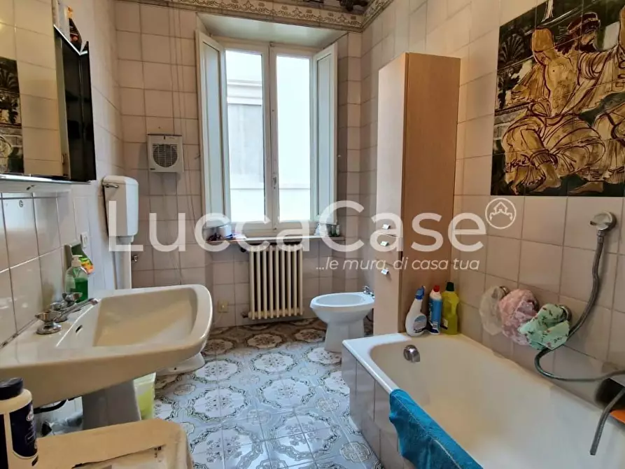 Immagine 27 di Villa in vendita  a Lucca