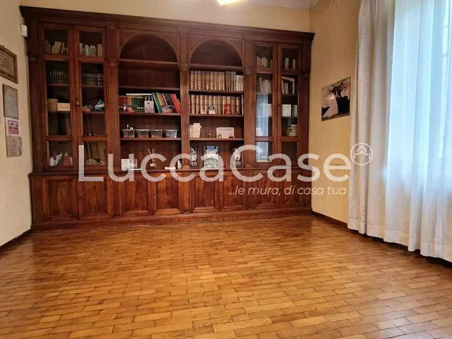 Immagine 8 di Villa in vendita  a Lucca