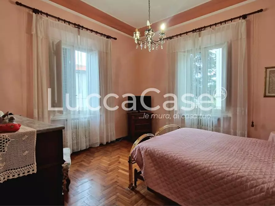 Immagine 18 di Villa in vendita  a Lucca