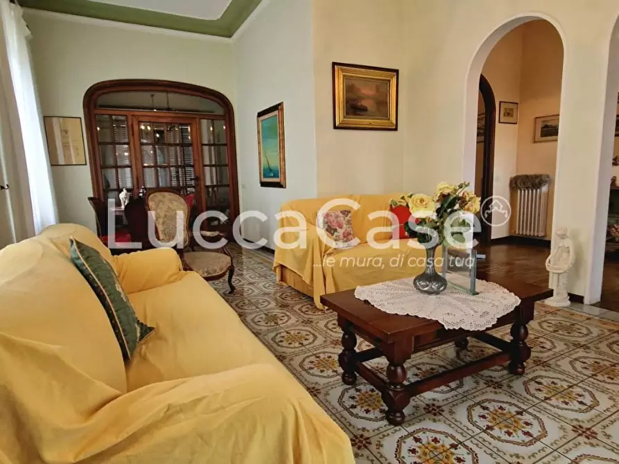 Immagine 7 di Villa in vendita  a Lucca