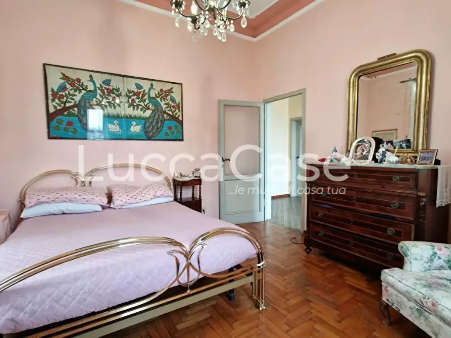 Immagine 21 di Villa in vendita  a Lucca