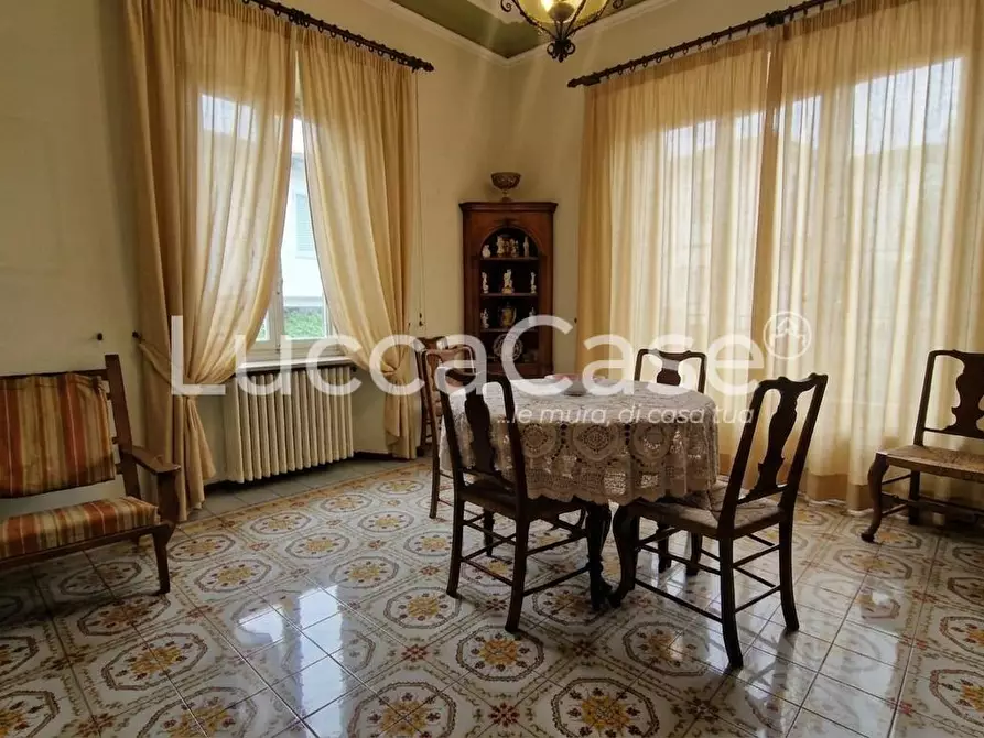 Immagine 2 di Villa in vendita  a Lucca