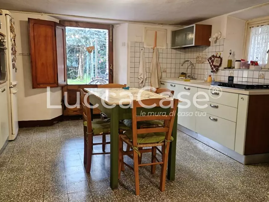 Immagine 28 di Villa in vendita  a Lucca