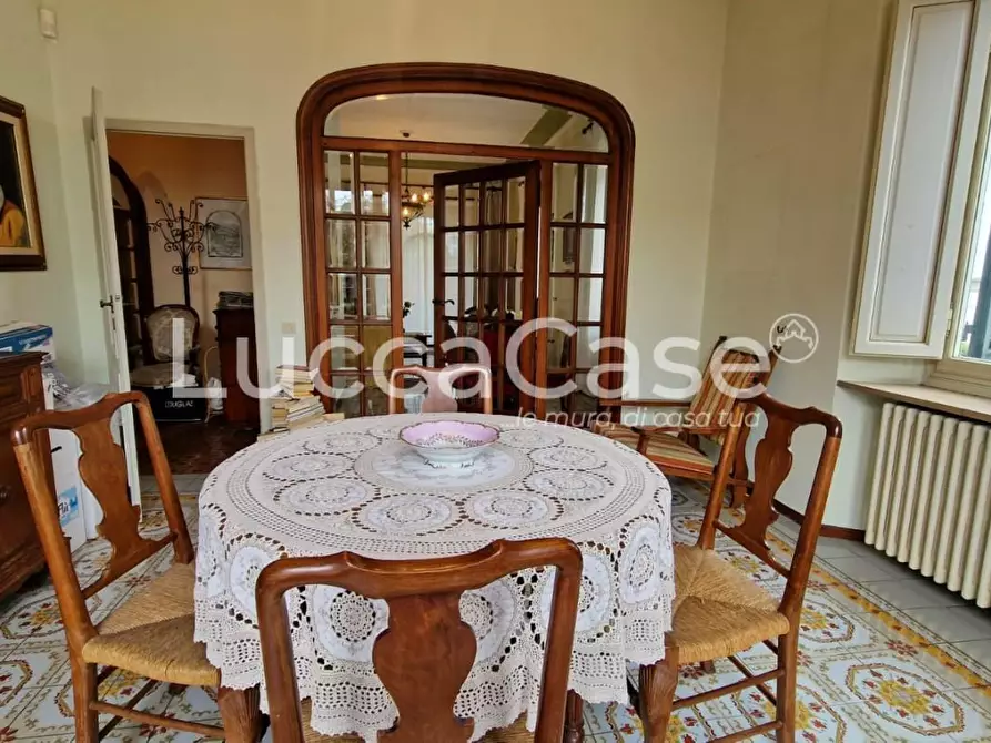Immagine 9 di Villa in vendita  a Lucca