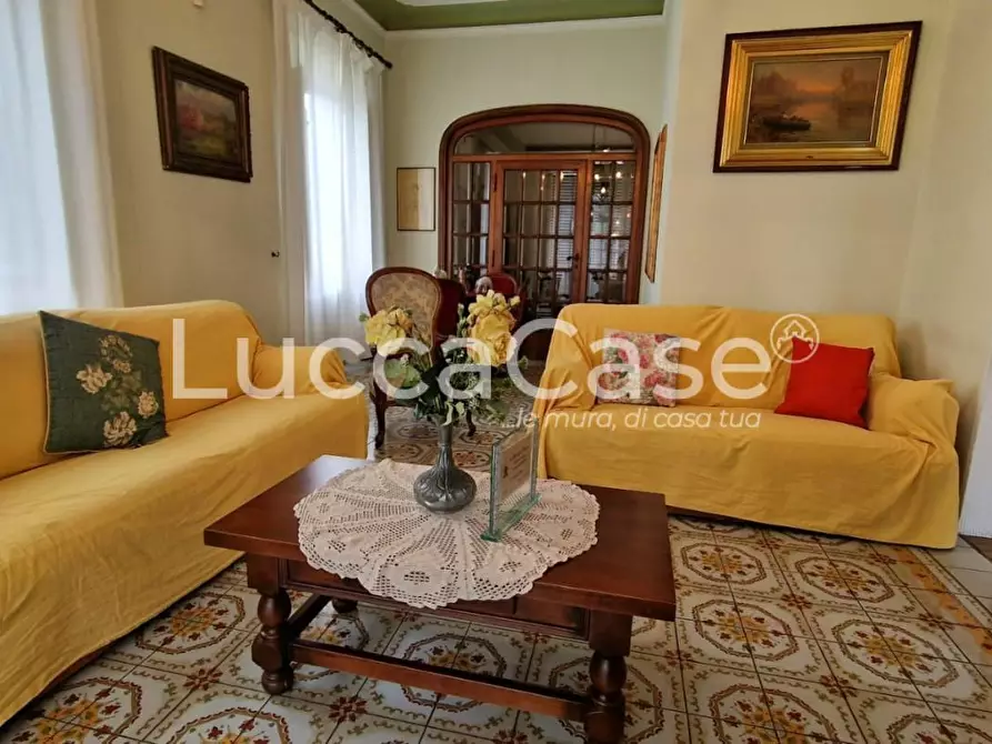 Immagine 6 di Villa in vendita  a Lucca