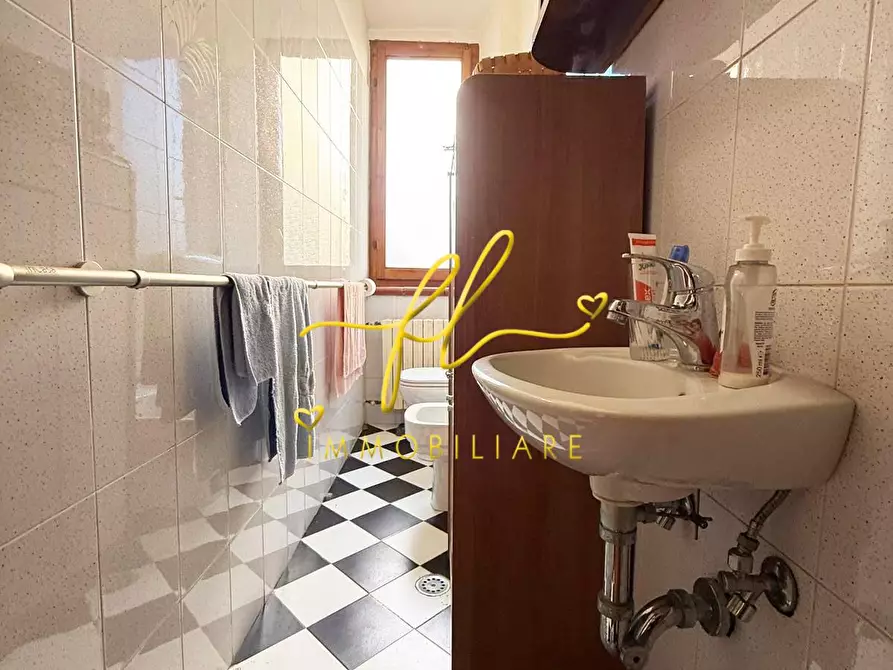 Immagine 25 di Appartamento in vendita  a Rosignano Marittimo