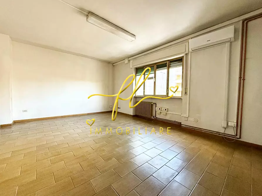 Immagine 7 di Ufficio in vendita  a Cecina